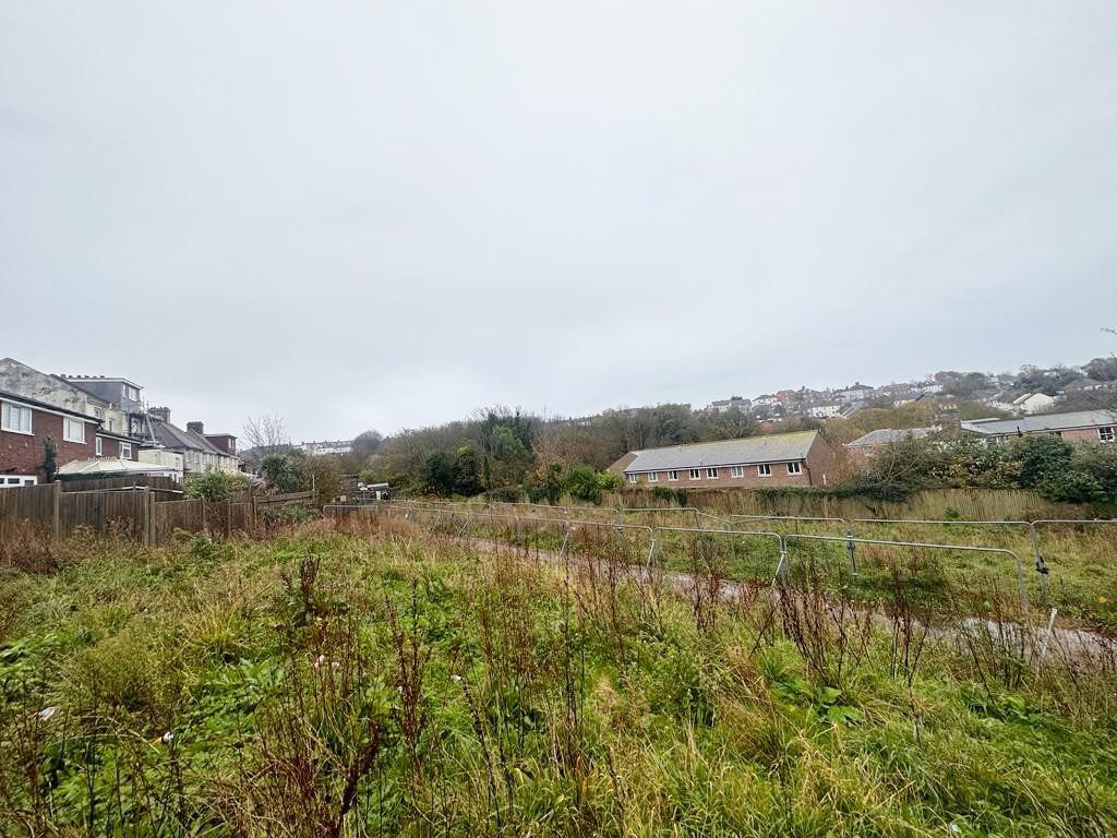 Lot: 79 - LAND WITH PLANNING CONSENT FOR FIVE HOUSES - Land